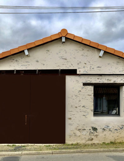 Façade Est, sur rue
